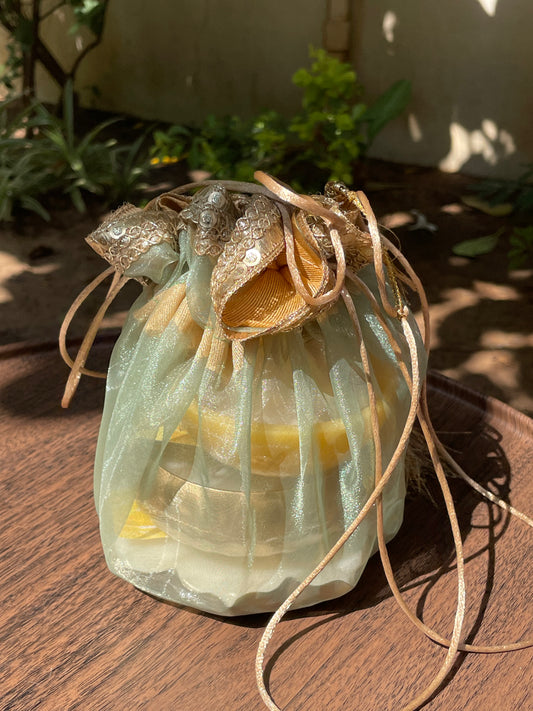 The Riwayat Pouch
